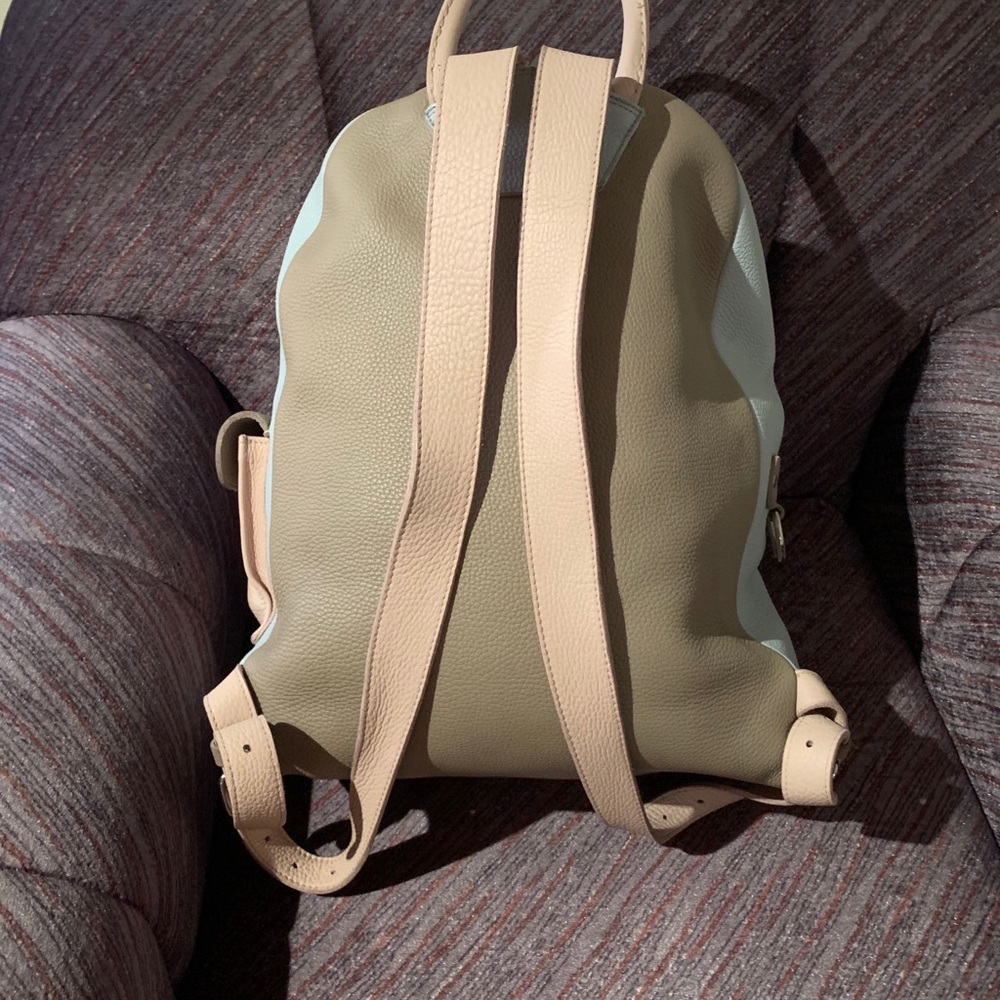 Pre owned custom made Roots backpack - Picture 6 of 7